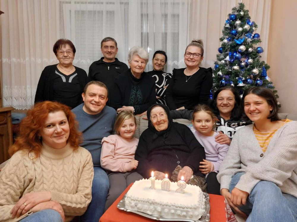 Baka Reza i Dante: 102 godine razlike između bake i šukununuka