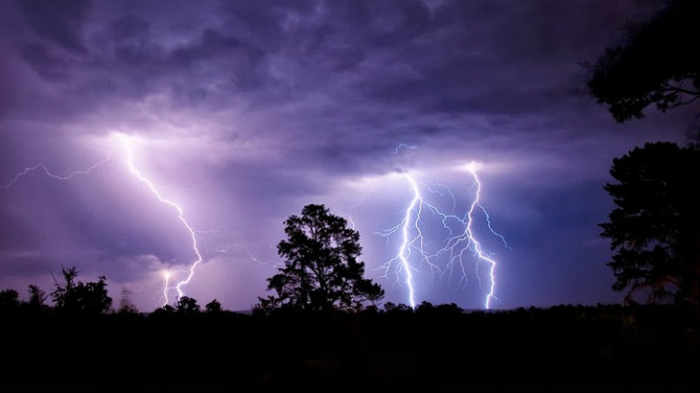 Stižu oluje, tuča i  grmljavina: Danas narančasti, sutra žuti meteoalarm