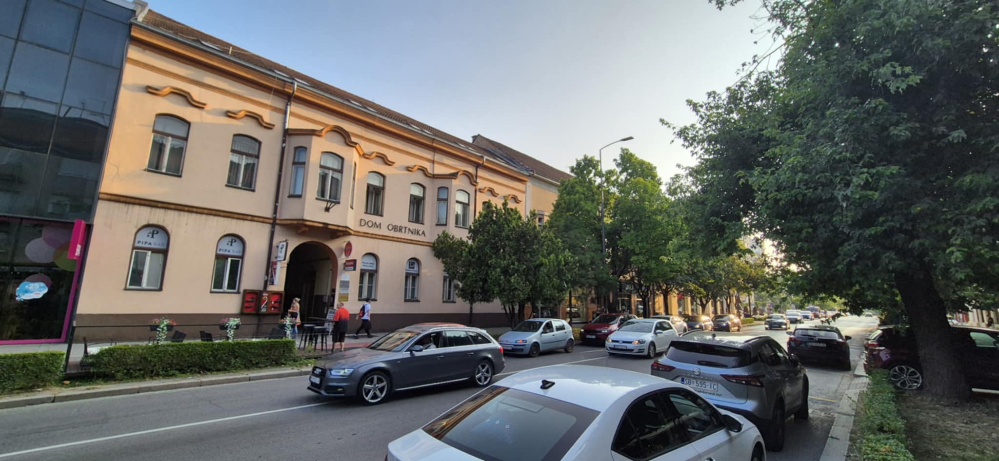 Odgovorni šute: Tko nadzire promet u Širokoj ulici?