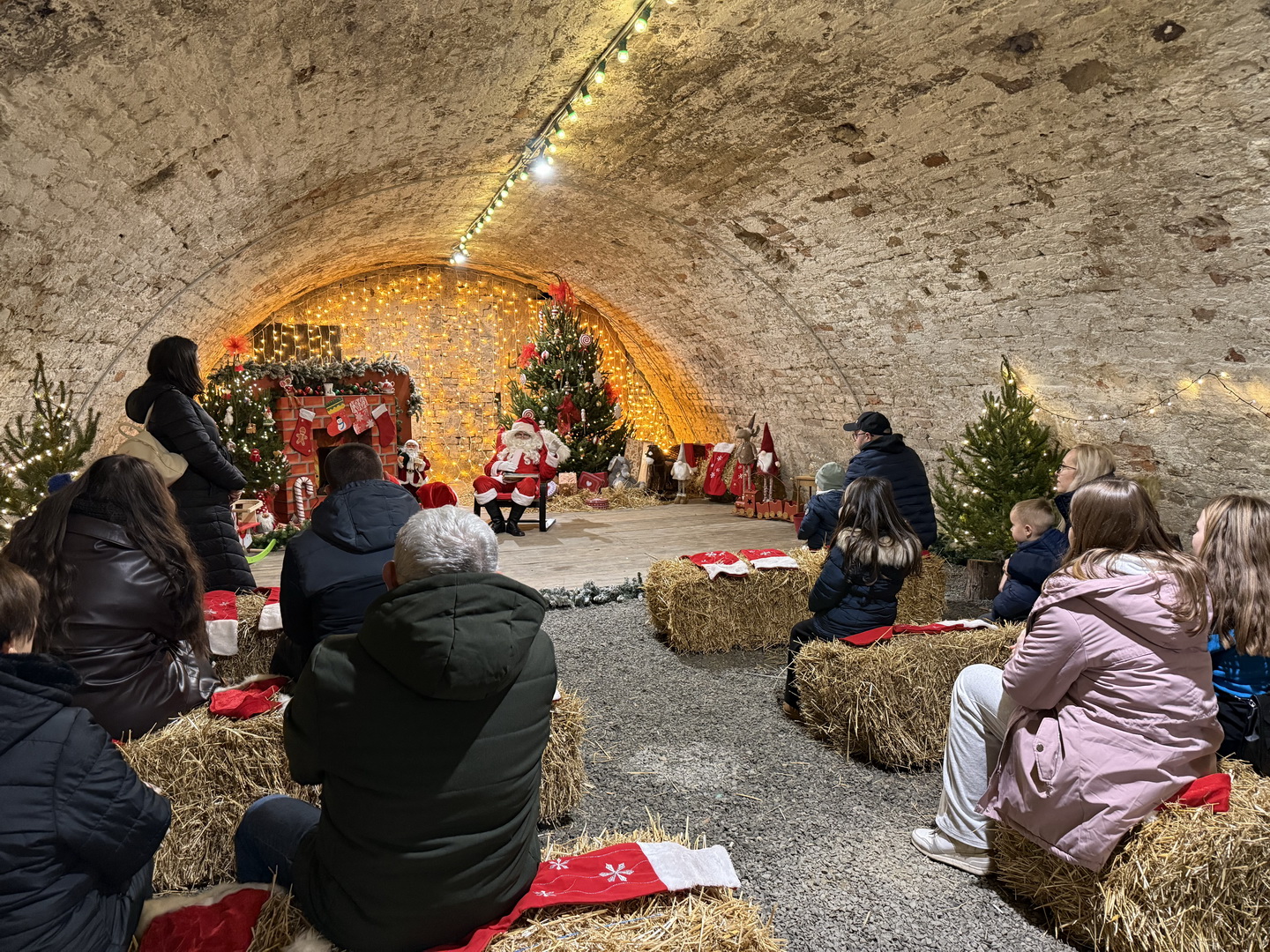Djed Božićnjak preselio u Slavonski Brod!