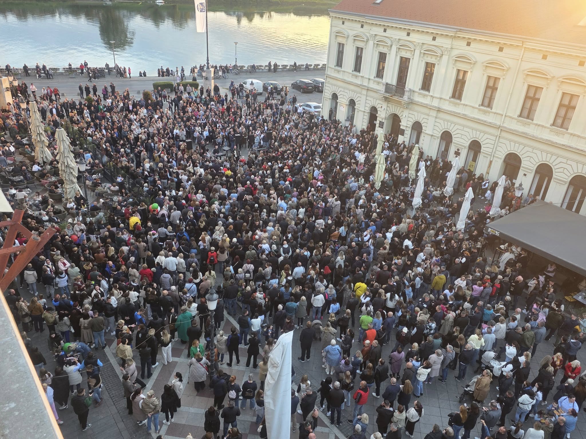 Brođani ispratili Halida pjesmom: Za Titom si morao plakati po zapovijedi, za Halidom plačeš iz duše!