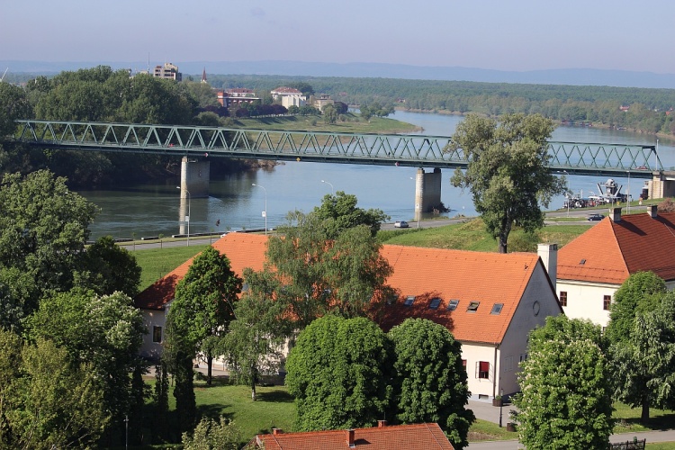 Sramota: Osijek rješava problem, Brod se vadi na Bosnu