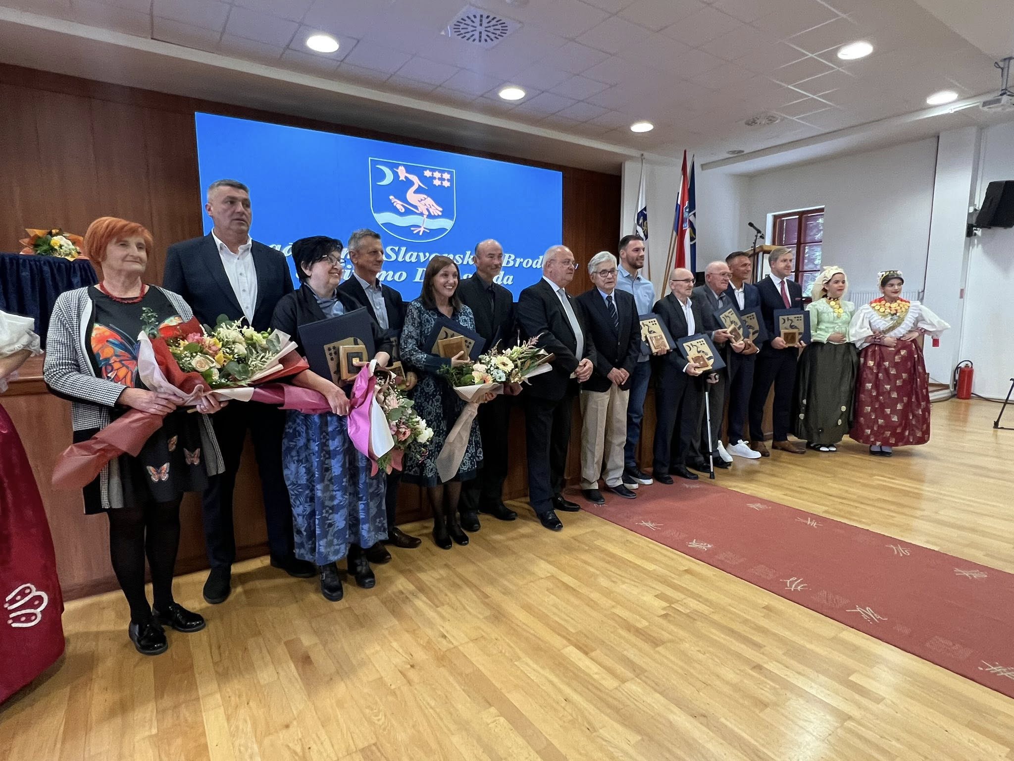 Emotivno i svečano: Ovako je proslavljen Dan grada Slavonskog Broda!