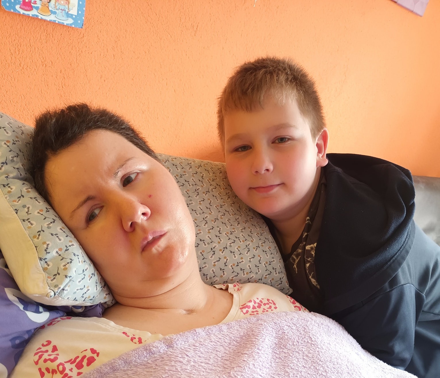 Dino (11) prodaje plišance kako bi spasio majci život – evo gdje ga možete podržati!
