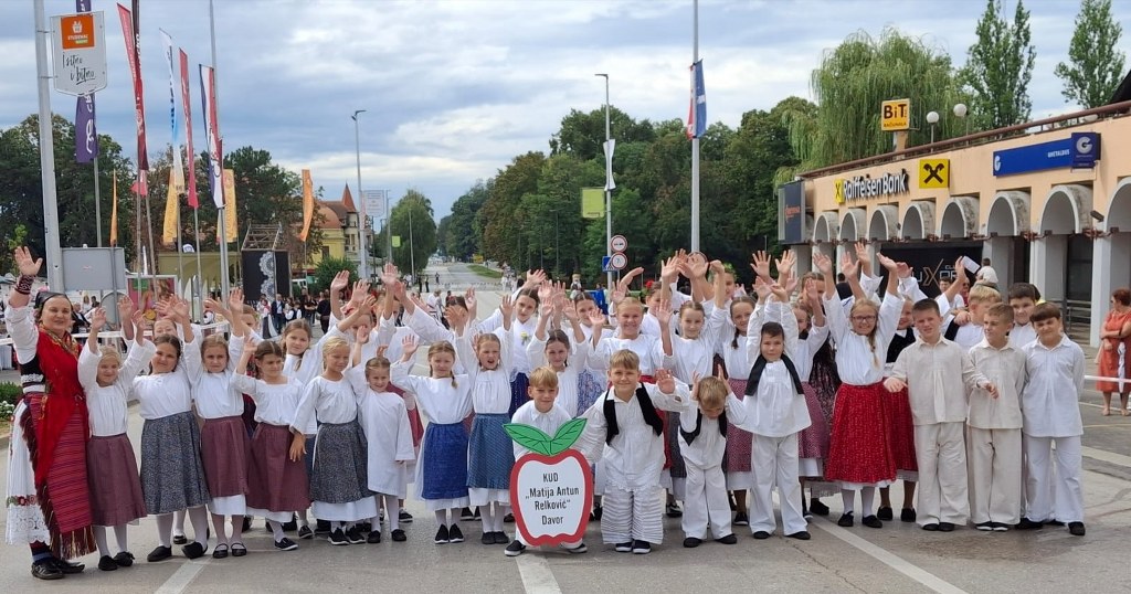 Najmlađi Davorci osvojili srca publike na Vinkovačkim jesenima