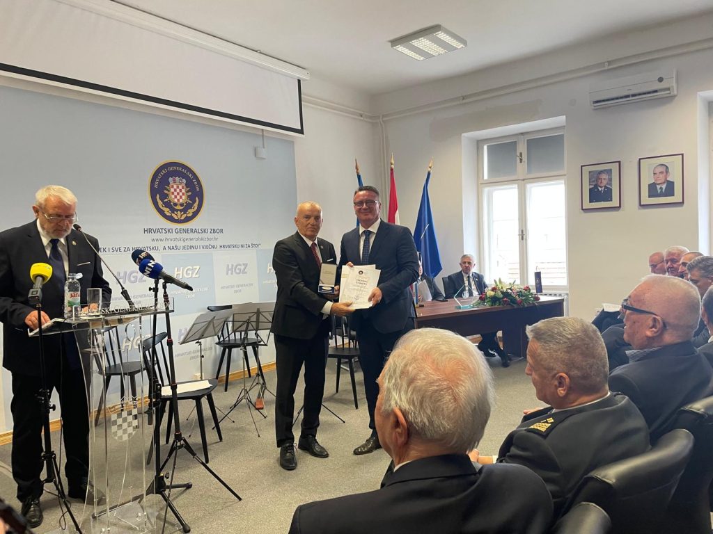 Srebrna plaketa za Marušića: Čast je služiti svojoj zemlji!