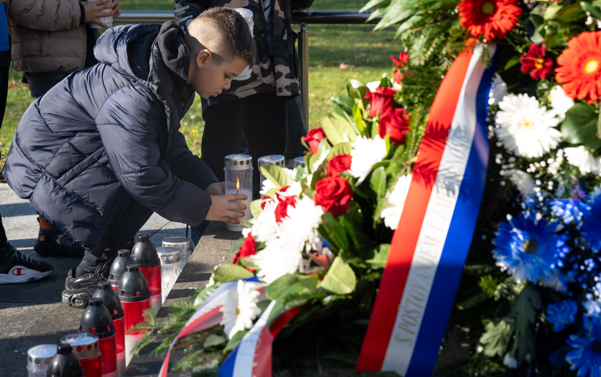 Toplina svijeća za živote koje je rat ugasio