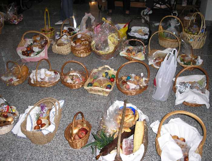 Velika subota u Slavoniji- između tišine crkve i užurbanih priprema