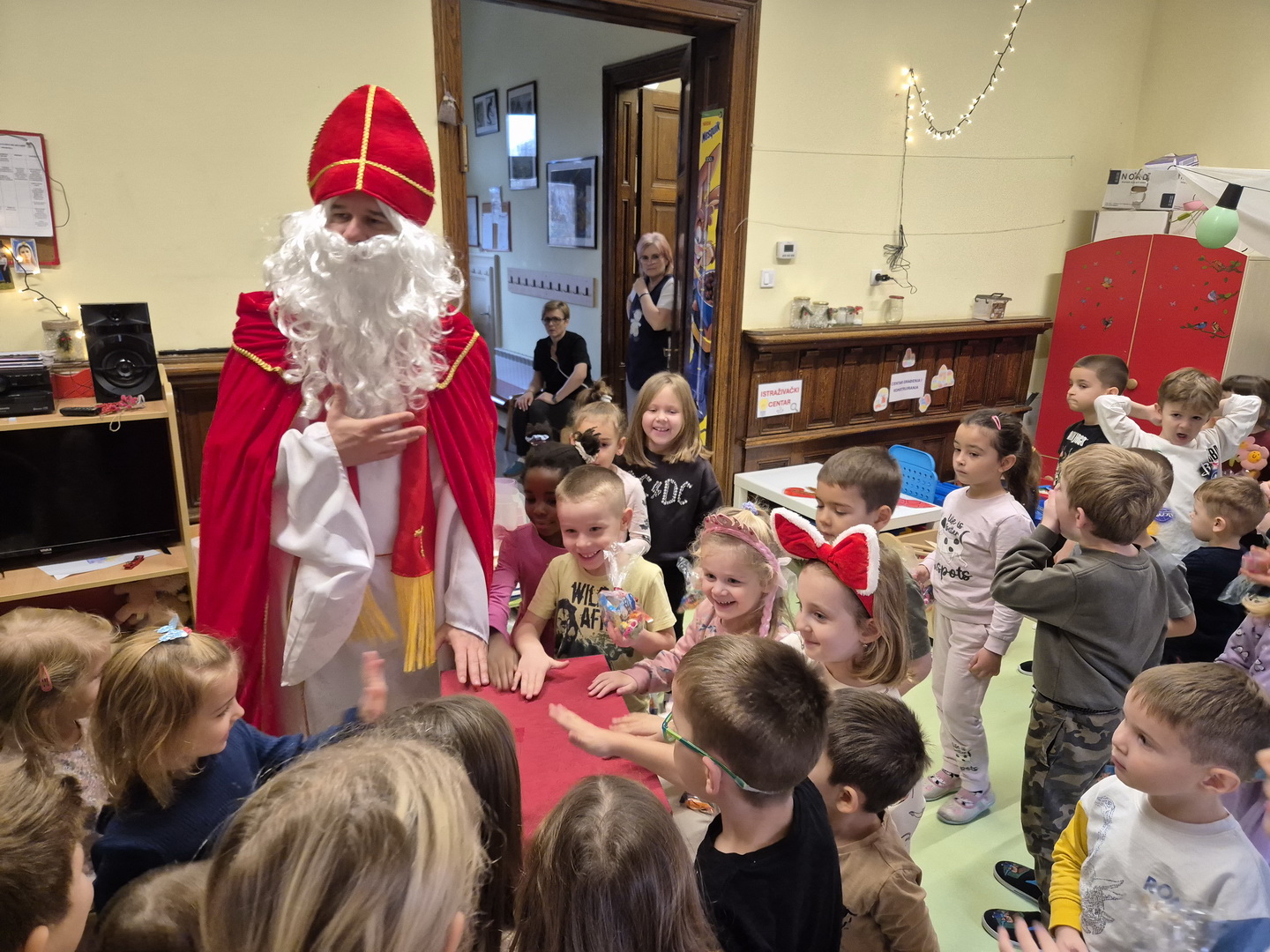 Sveti Nikola podijelio radost najmlađima