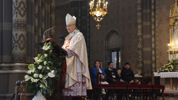 Nadbiskup Hranić predvodio slavlje svetkovine Uskrsa