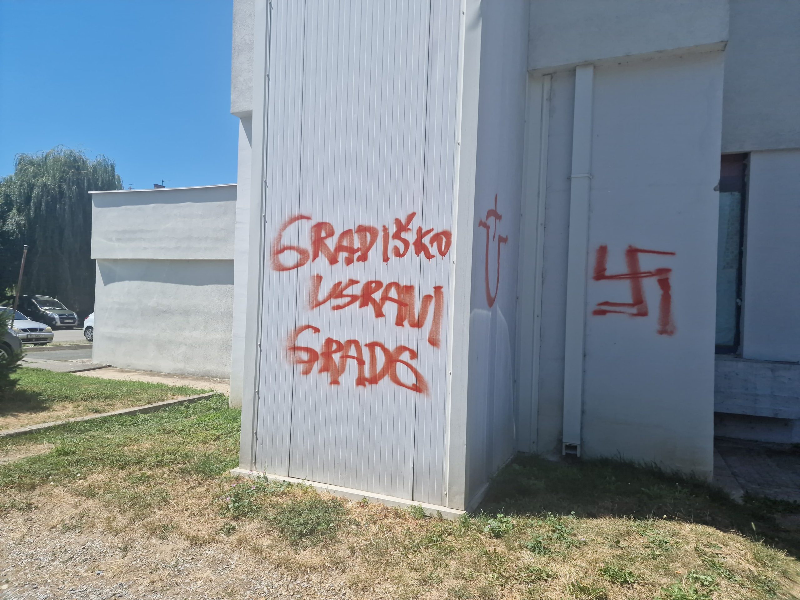 ´Usrani grad´ i svastike- što se događa u Novoj Gradišci?