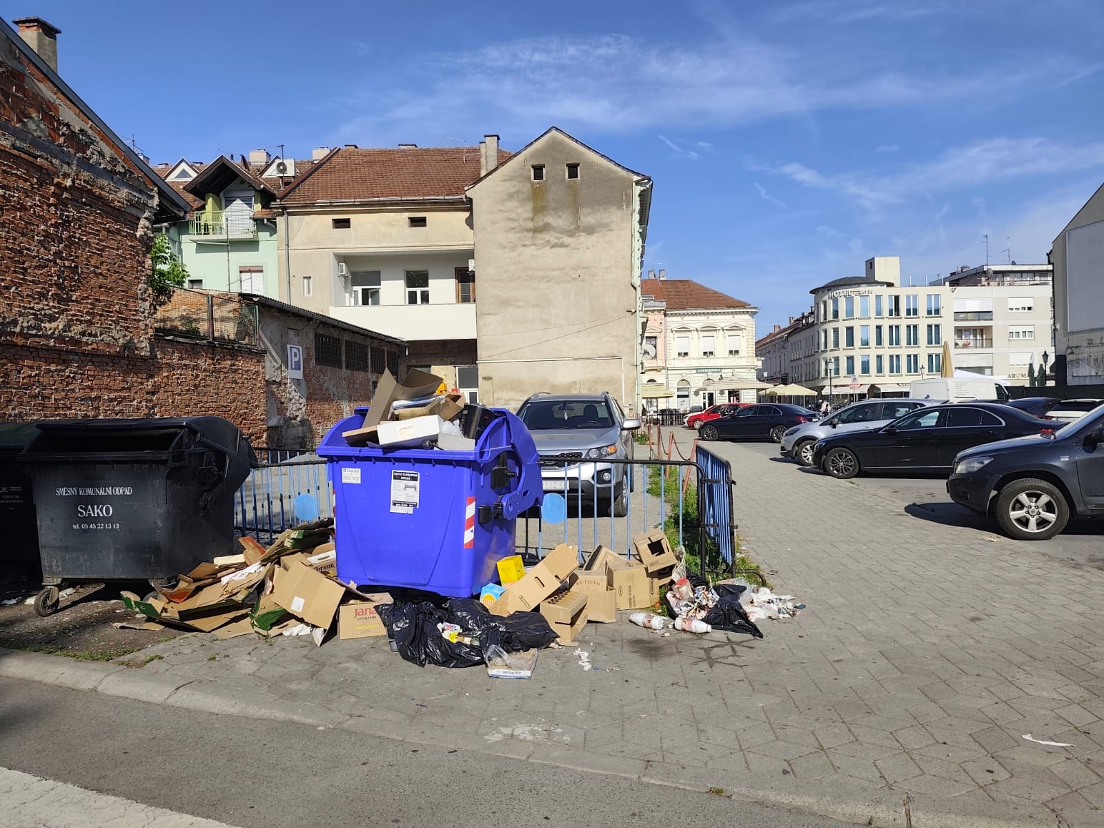 Ovo nije Bejrut, ovo je Slavonski Brod: Kante pretrpane, smeće posvuda