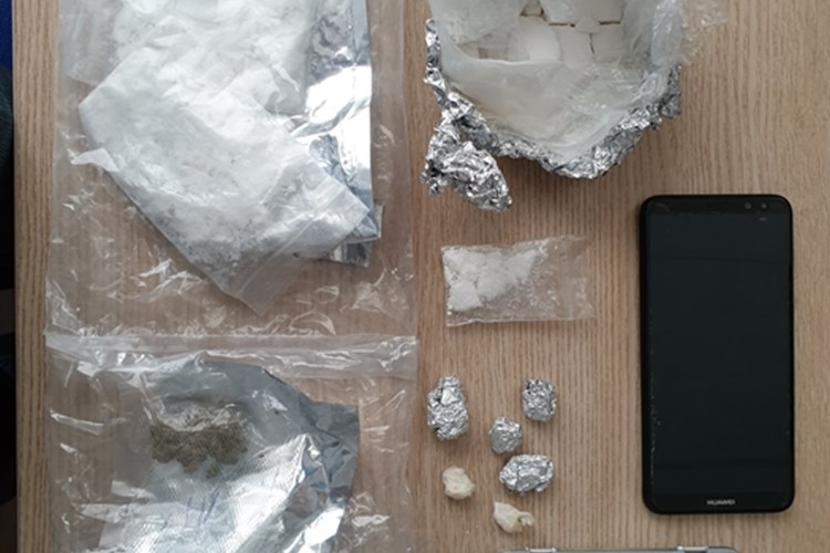 Policija uhitila dilere ili rekreativce? Evo što su imali kod sebe!