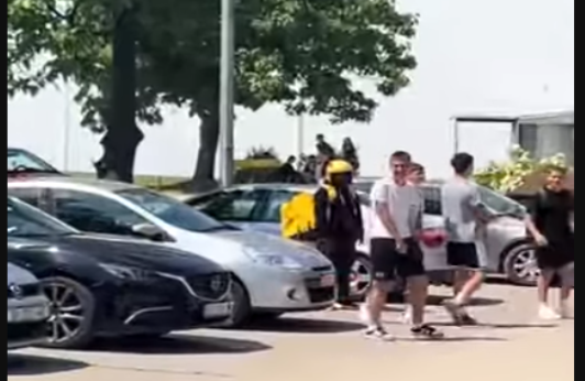 Odgojni poraz? Djeca u Brodu maltretiraju stranog radnika dok drugi snimaju i smiju se