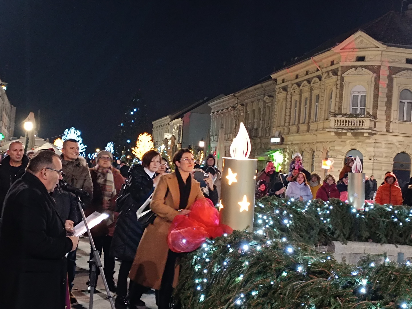 Uz blagoslov i pjesmu upaljena svijeća nade na Korzu