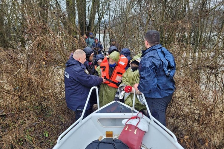 Ove godine privedeno 1700 krijumčara ljudi, granicu čuva više od 10 000 policajaca