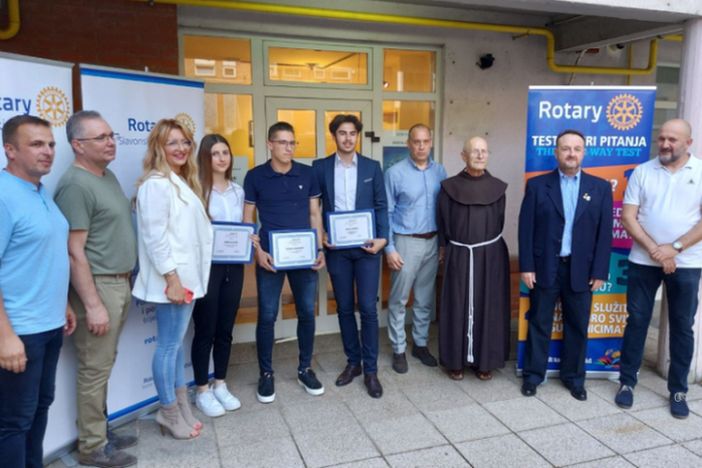 Rotary klub nagradio darovite učenike