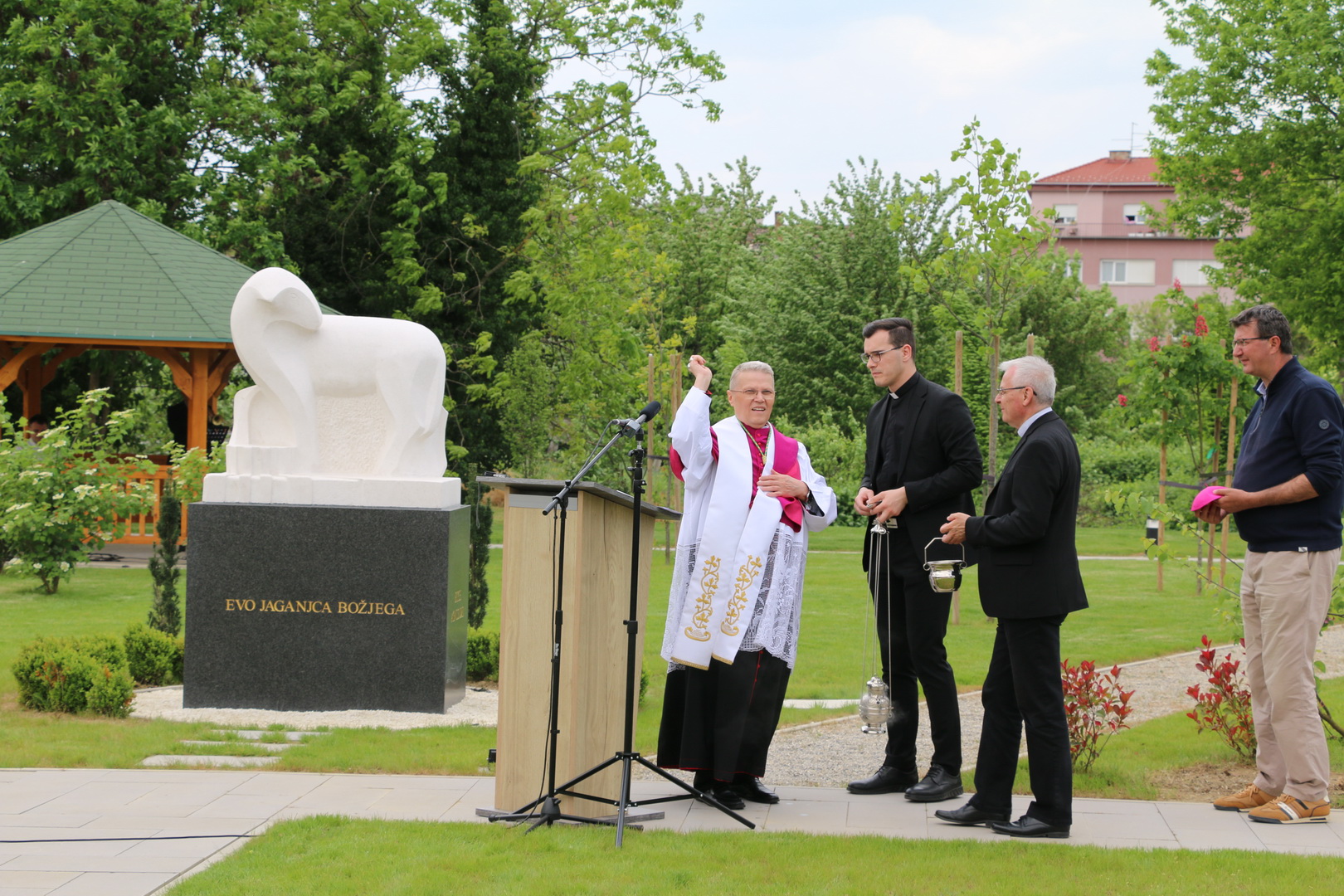 Slavonski Brod: Otvoren vrt arkanđela Rafaela