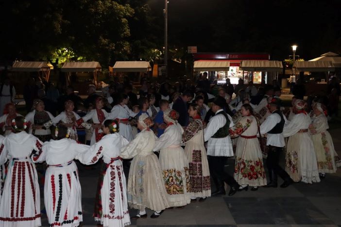  Održana Smotra šetanih kola „Oj Gradiško, ravno polje”