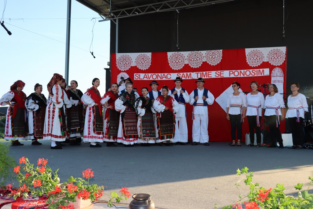 Slavonija oživjela u Rešetarima: Smotra folklora "Slavonac sam i time se ponosim"