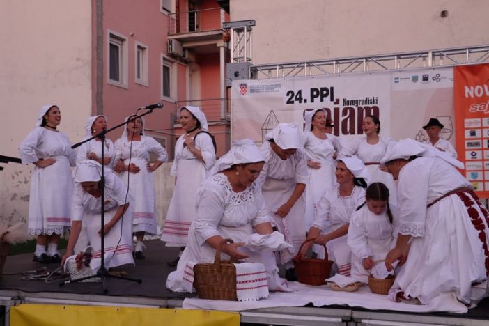 Folklorni program „Snašo jesil’ sajmovala” održan u Novoj Gradiški