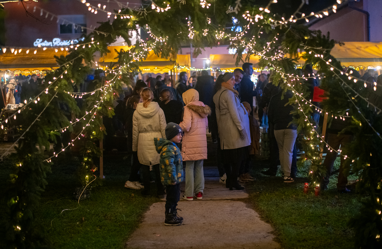 Kobasice, šaran i pokloni: Bebrina otkriva čari adventskog programa