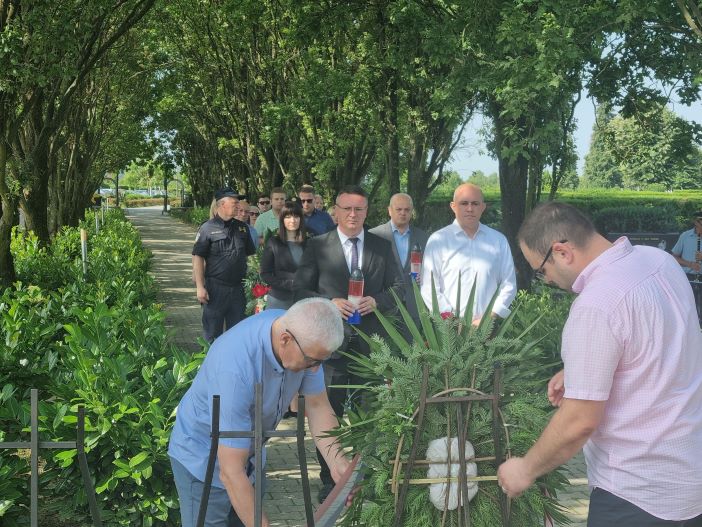 Paljenjem svijeća i polaganjem vijenaca obilježen Dan antifašističke borbe 