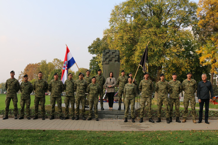 Sudionici pješačke memorijalne hodnje u Slavonskom Brodu