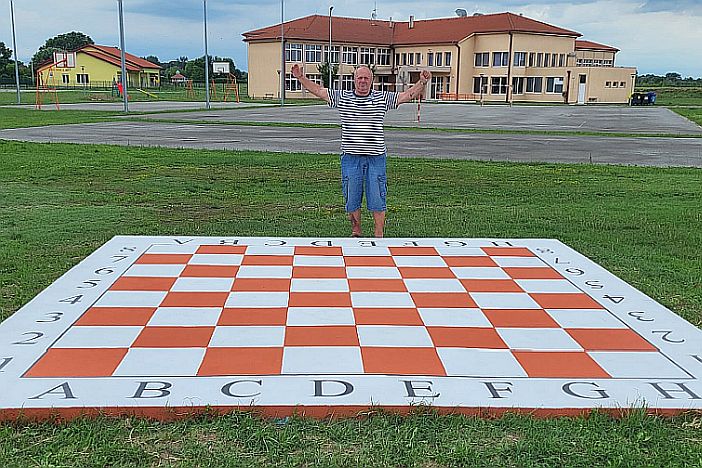 U Ruščici postavljen betonski šah na otvorenom