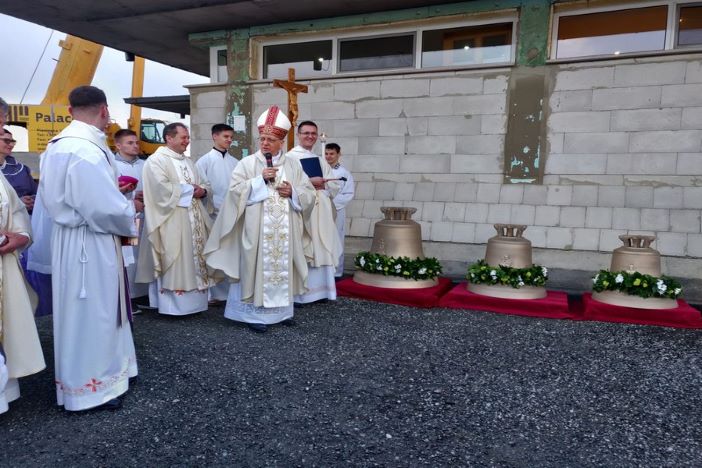 Blagoslovljena nova zvona u Župi Kraljice sv. Krunice 