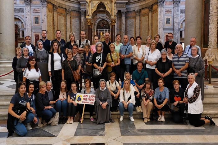 Brođani hodočastili u Rim povodom 65. obljetnice čašćenja Gospe Brze Pomoći 