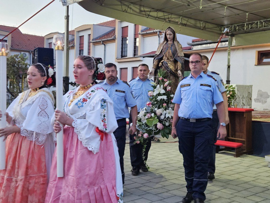 Župa Nova Kapela slavi 250 godina: Blagdan Preslavnog Imena Marijina u posebnom ozračju