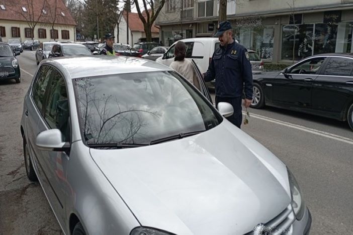 I policijski službenici ženama čestitali Dan žena