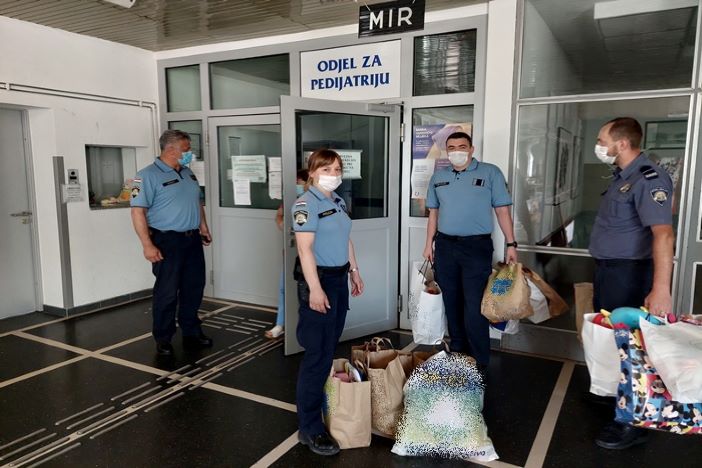 Vrijedna donacija policije odjelu pedijatrije