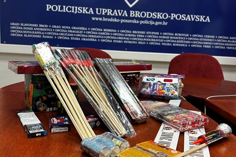 Policija poziva na odgovorno ponašanje tijekom blagdana