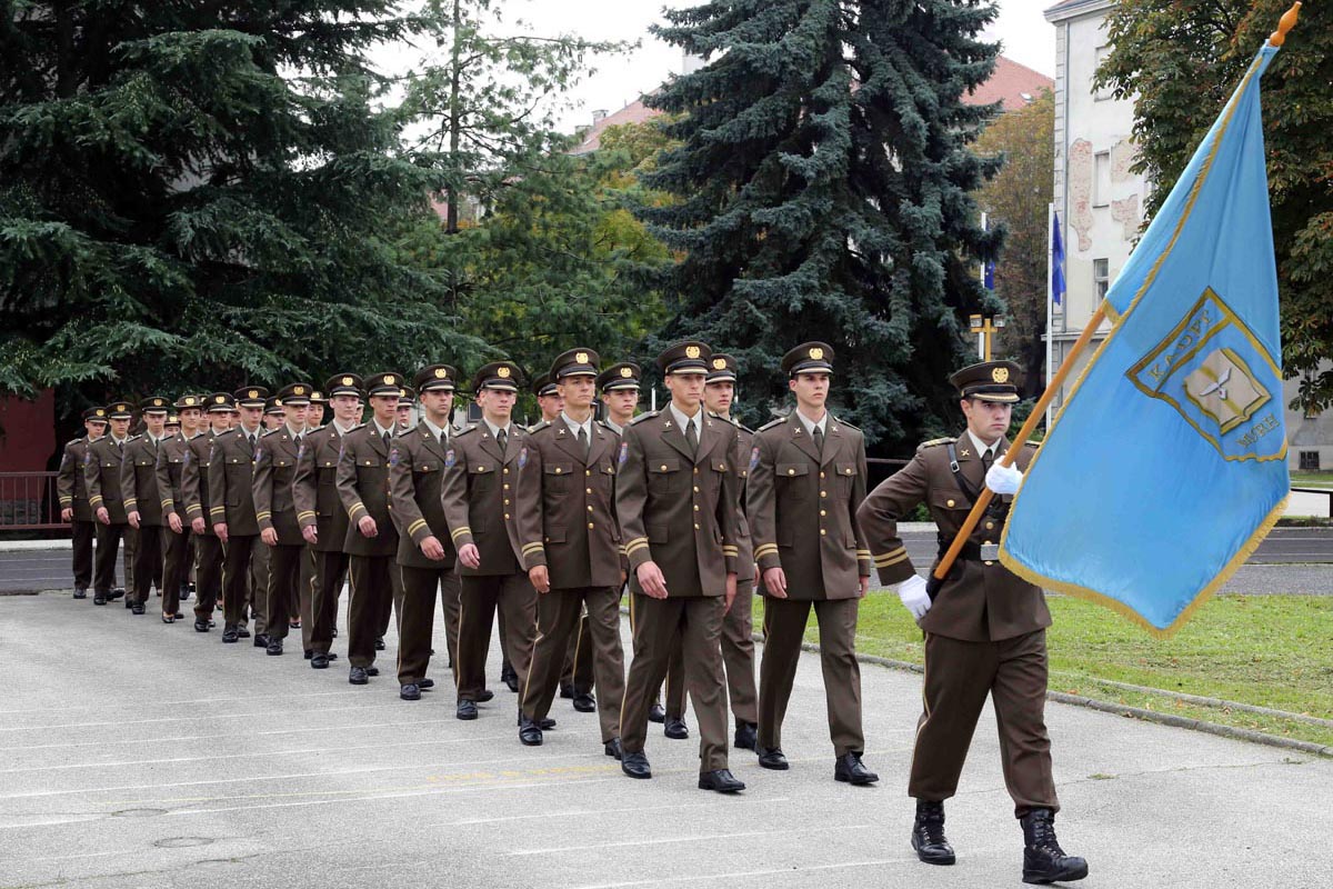 Vojska se vraća u jednu slavonsku vojarnu?